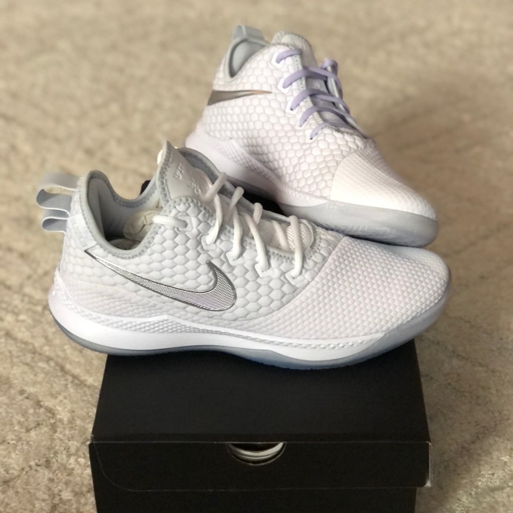 LeBron Witness III (White/Chrome)